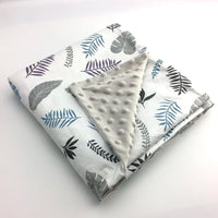 Colorful leaf-pattern dotted minky blanket, white base, soft dotted reverse, 100 x 75 cm for babies and young children.