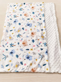 Two-sided children's minky blanket with colorful prints and raised-dot back, 100x75 cm.