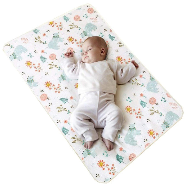 Baby on a waterproof cotton changing pad with cute prints; 50x70 or 70x90 cm, suitable for newborns to 4-6y.