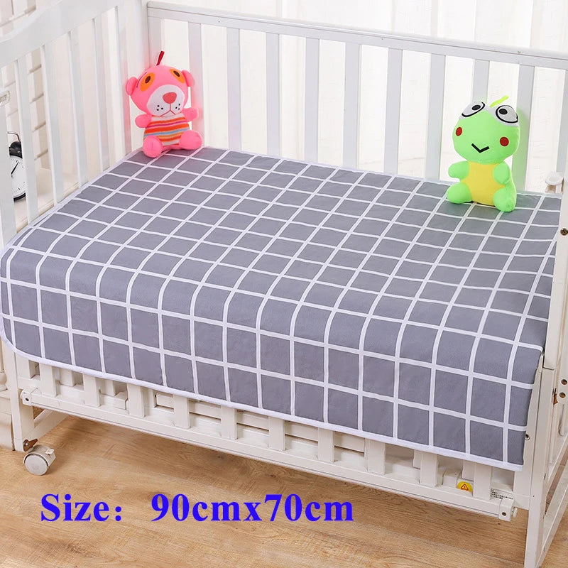 Grey grid-pattern waterproof changing pad for Childrens on crib, 90x70 cm, with pink tiger and green frog plush toys
