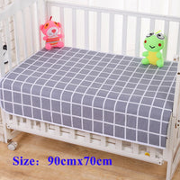 Grey grid-pattern waterproof changing pad for Childrens on crib, 90x70 cm, with pink tiger and green frog plush toys