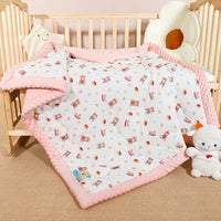 Quilted 120 x 150 cm kindergarten napping blanket with pink raised-dots border and bear-print fabric.