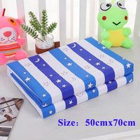 Waterproof children's changing pad cover in blue striped print with stars and moons, 50x70 cm cotton.