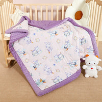 Quilted 120 x 150 cm kindergarten napping blanket with purple raised-dot edge and five child-approved animal prints