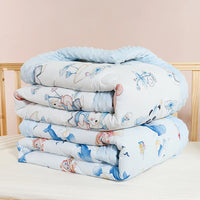 Quilted 120x150 cm kindergarten nap blanket with raised dots and prints of panda, whale, bear, elephant, rabbit.