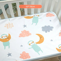 Children's waterproof changing pad cover with pastel sloth prints, moons and clouds on white fabric, 50x70 cm.
