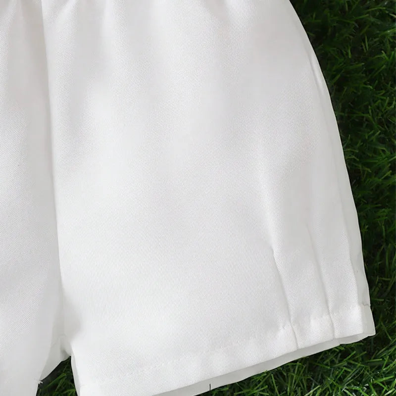 White boys baptism shorts made of combed cotton. Featuring a Peter Pan collar for spring and summer wear.