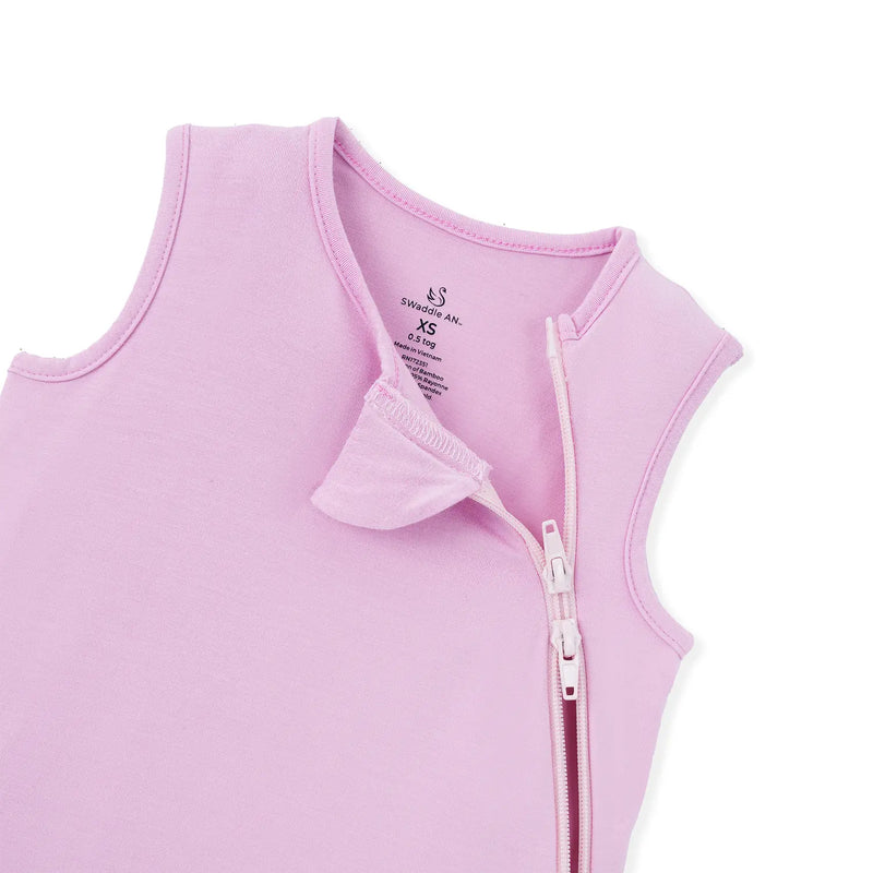 Close-up of neck label showing 95% Bamboo Viscose and 0.5 tog rating