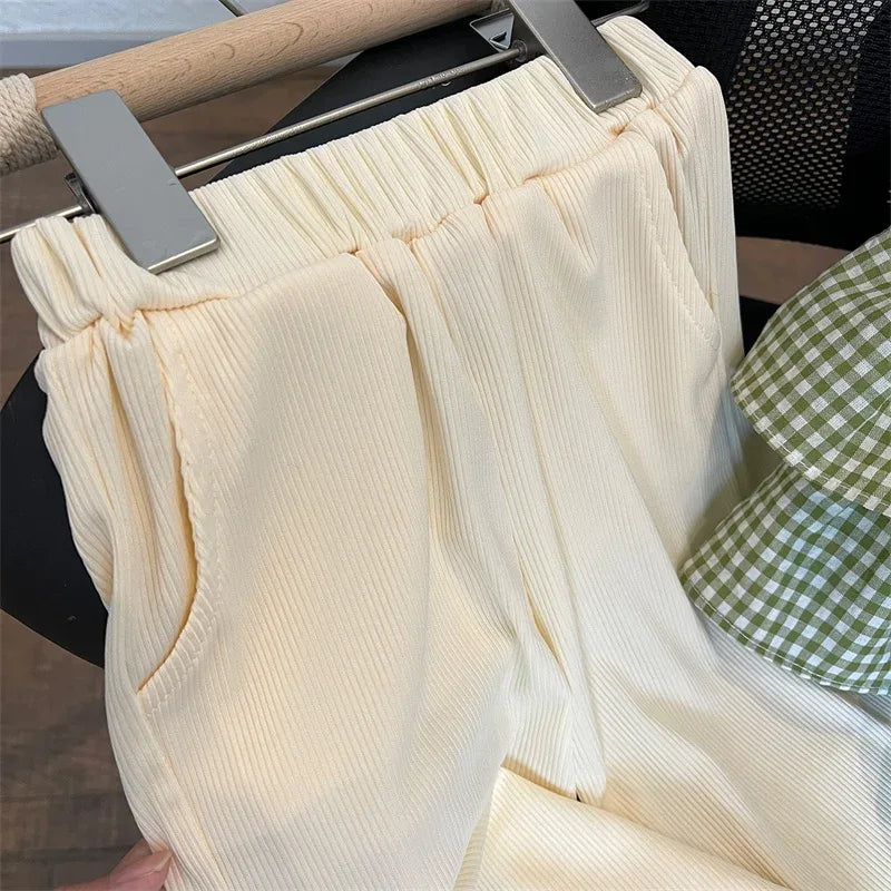 cream-colored ribbed pants set for babies with elastic waistband and pockets