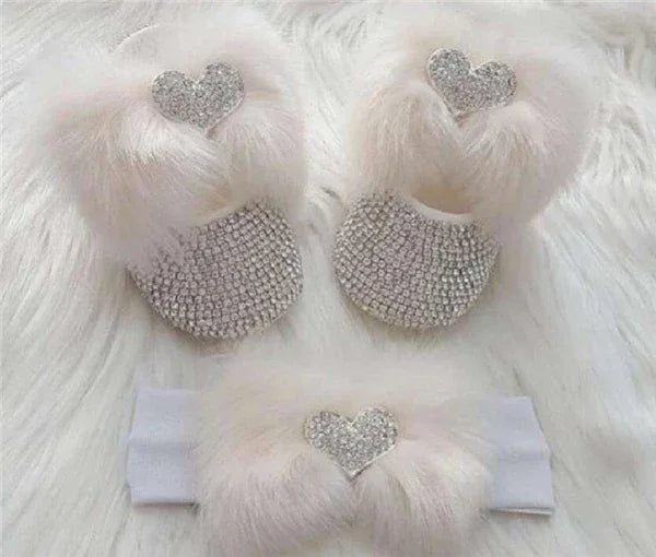 White headpiece set for babies with rhinestone heart and fluffy fur details for newborns