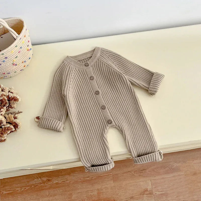 Neutral baby romper knit 3-24 months in beige with long sleeves and button closure
