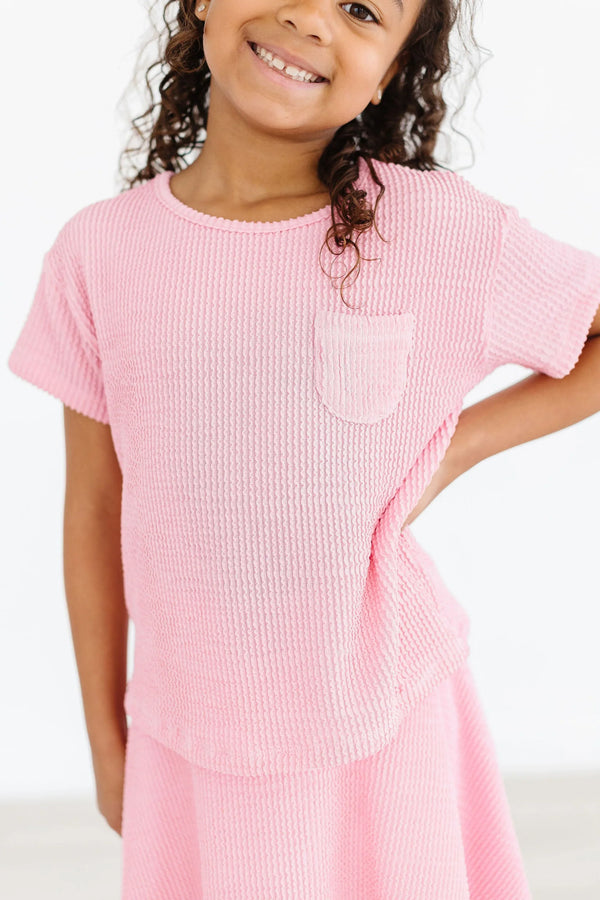 Girls pink scrunchy pocket tee with short sleeves and textured fabric
