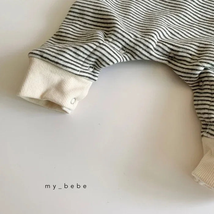 Babies striped romper in black and white with snap buttons and ribbed cuffs for easy dressing
